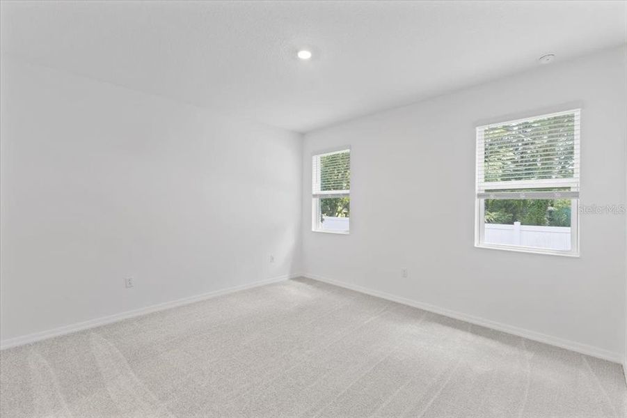Spacious, unfurnished interior of a new home in Mirror Lake Village, Fruitland Park (Image 7).