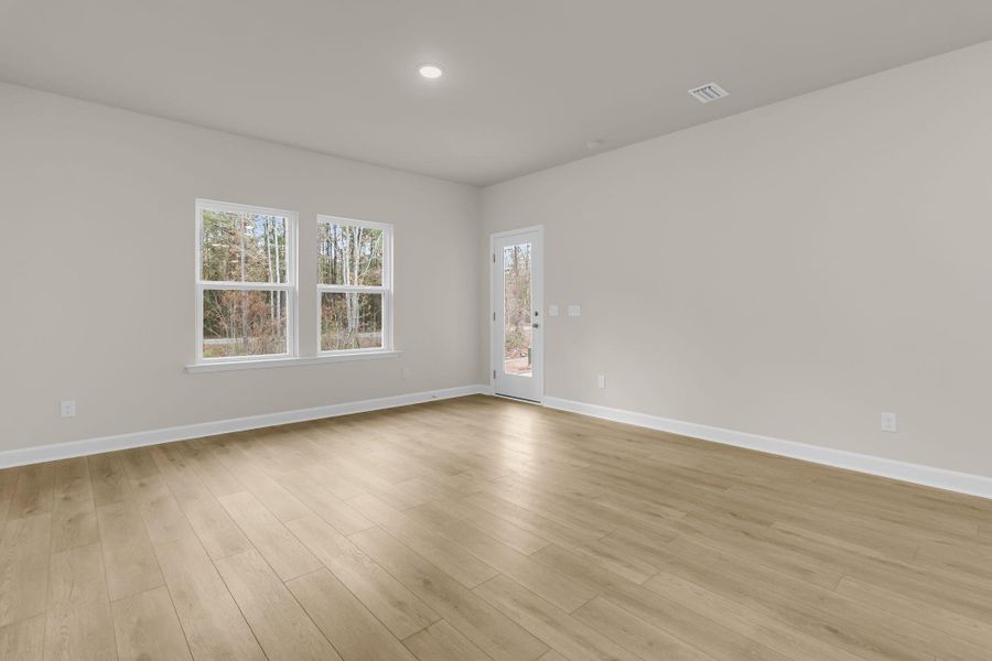 Spacious, unfurnished interior of a new home in , Summerville (Image 16).