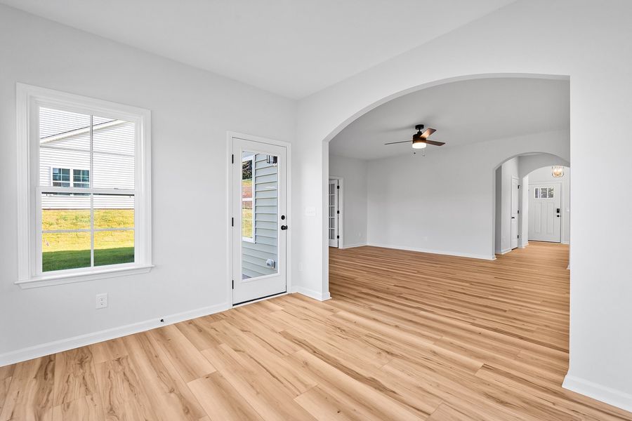 Spacious, unfurnished interior of a new home in Brooke Hill, Lewisville (Image 34).