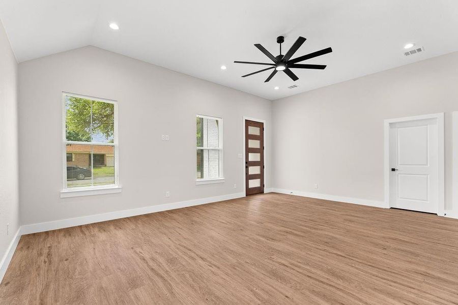 Spacious, unfurnished interior of a new home in , Dallas (Image 16).