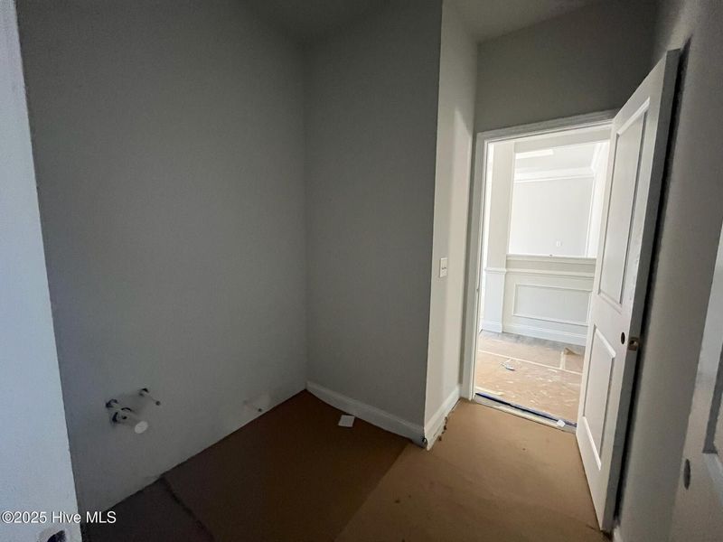 Spacious, unfurnished interior of a new home in Palmetto Creek, Bolivia (Image 10).