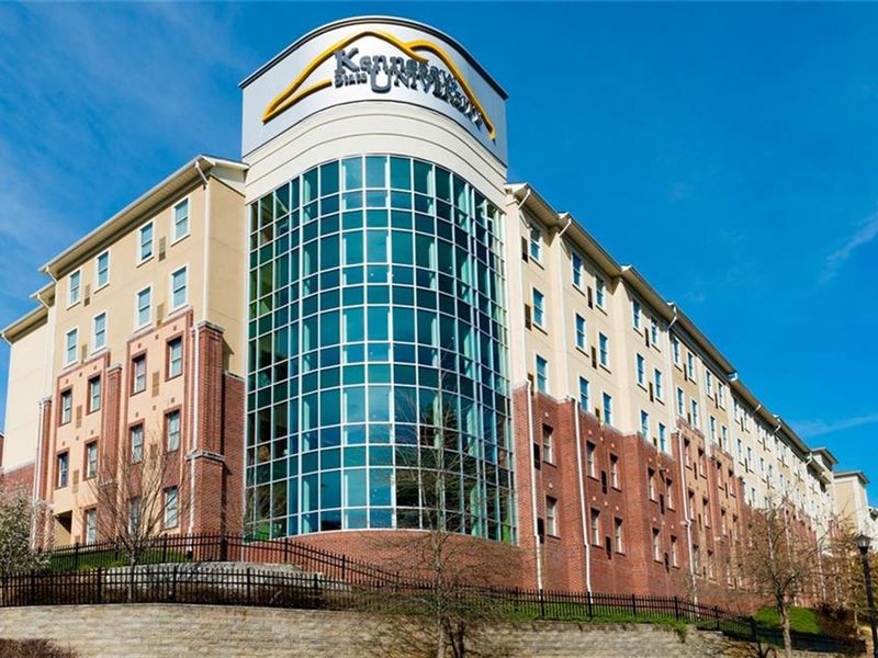 Condo located in Kennesaw, GA showcasing its design and architecture (Image 4).