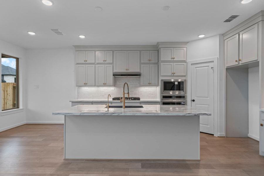 Furnished interior view inside a new home in Sienna 45', 50', Missouri City (Image 15). Furnished interior view inside a new home in Sienna 45', 50', Missouri City (Image 15).