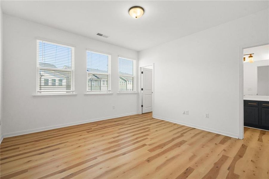 Spacious, unfurnished interior of a new home in , Atlanta (Image 30).