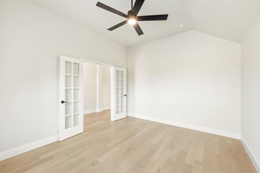 Spacious, unfurnished interior of a new home in Abe's Landing, Granbury (Image 21).