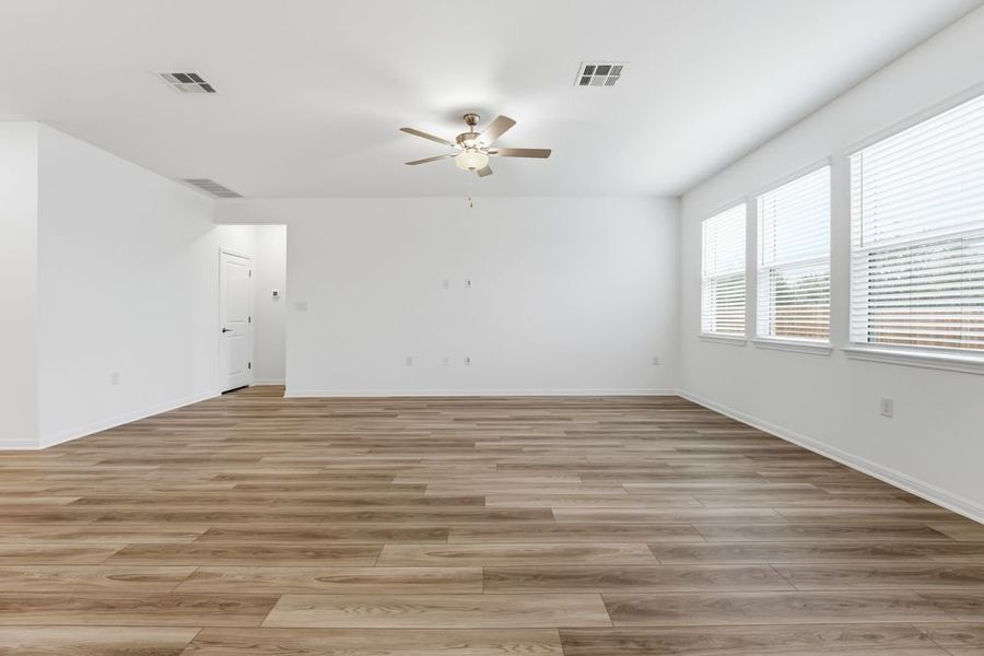 Spacious, unfurnished interior of a new home in Lisso 60s, Pflugerville (Image 10).