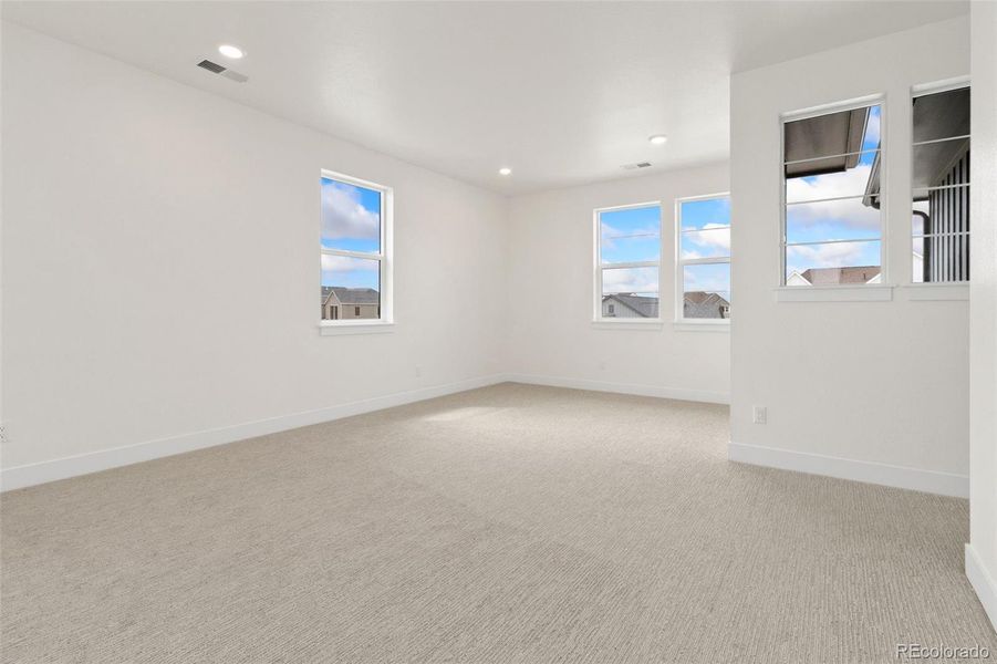 Spacious, unfurnished interior of a new home in Kitchel Lake at Serratoga Falls, Timnath (Image 11).