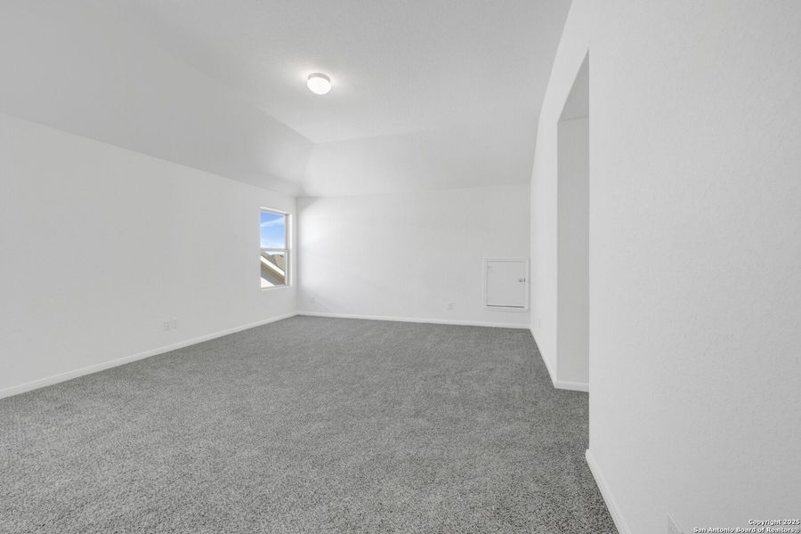 Spacious, unfurnished interior of a new home in Winding Brook, San Antonio (Image 20).