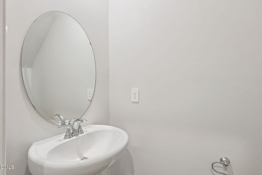 16-web-or-mls-Raleigh - Oak Manor - 641