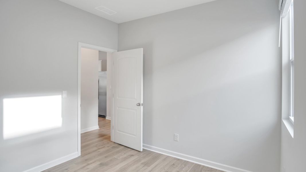 Spacious, unfurnished interior of a new home in River Landing, Murfreesboro (Image 22).