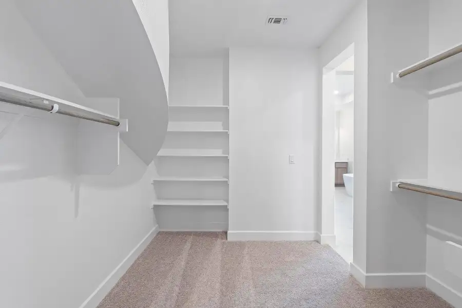 Spacious, unfurnished interior of a new home in Parmer Ranch, Georgetown (Image 32).