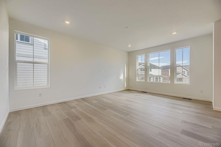 Spacious, unfurnished interior of a new home in Ken-Caryl Ranch: The Pioneer Collection, Littleton (Image 8).