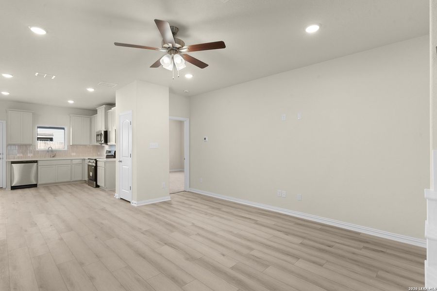 Spacious, unfurnished interior of a new home in Casinas at Gruene, New Braunfels (Image 8).