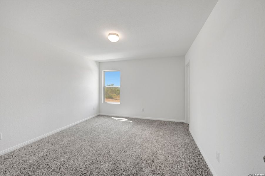 Spacious, unfurnished interior of a new home in Mesquite Ridge, San Antonio (Image 26).