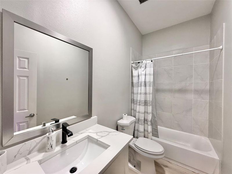 Furnished interior view inside a new home in , Terrell (Image 5).