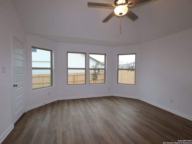 Spacious, unfurnished interior of a new home in Paloma Park, Converse (Image 24).
