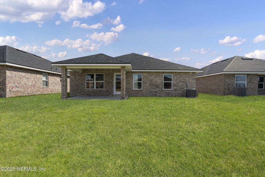 Exterior details and patio area of a home in , Green Cove Springs (Image 17).