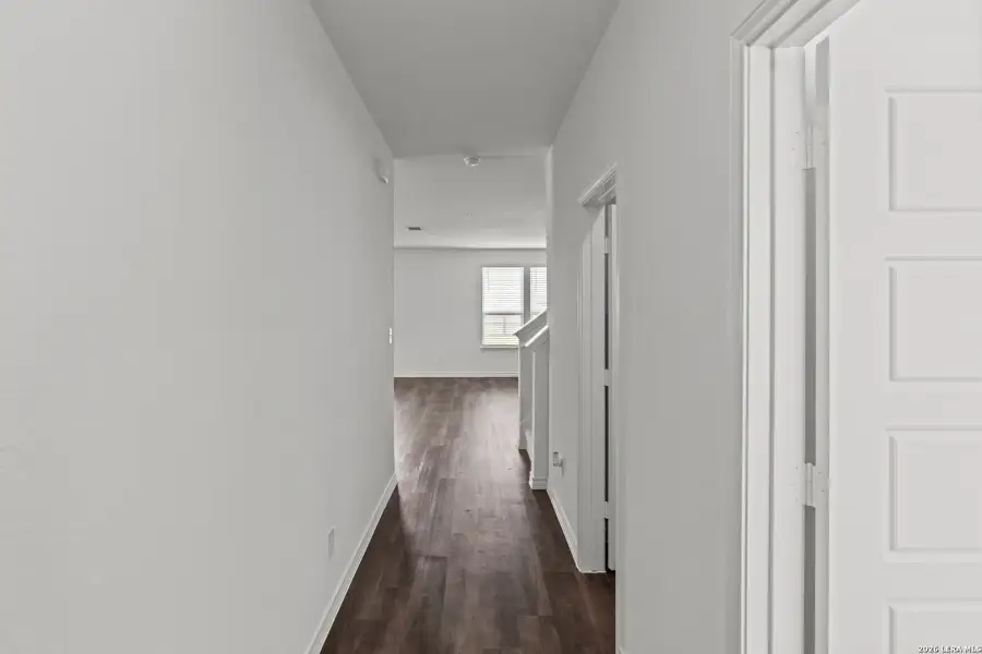 Spacious, unfurnished interior of a new home in Cinco Lakes, San Antonio (Image 22).
