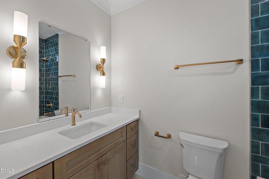 42-221 S West St_2052