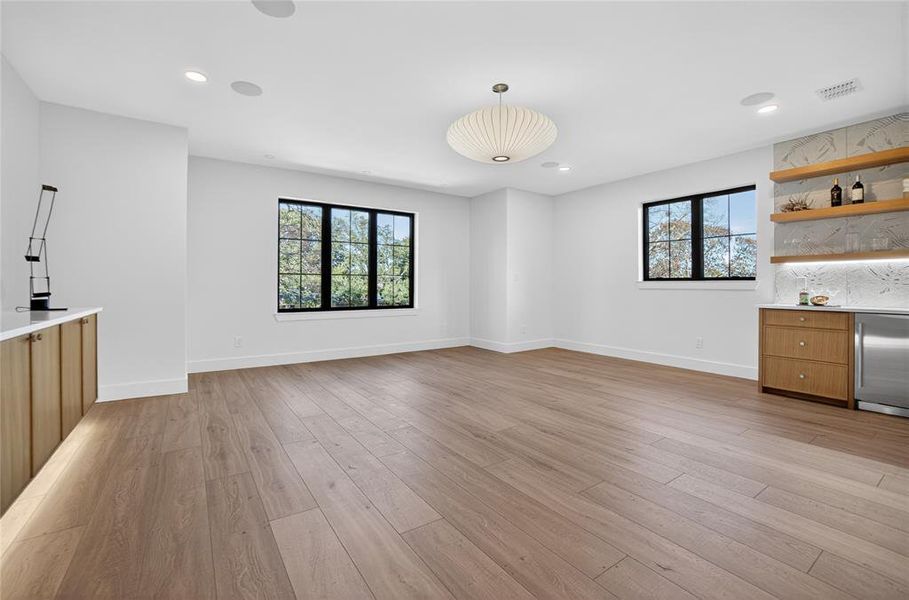 Spacious, unfurnished interior of a new home in , Dallas (Image 20).