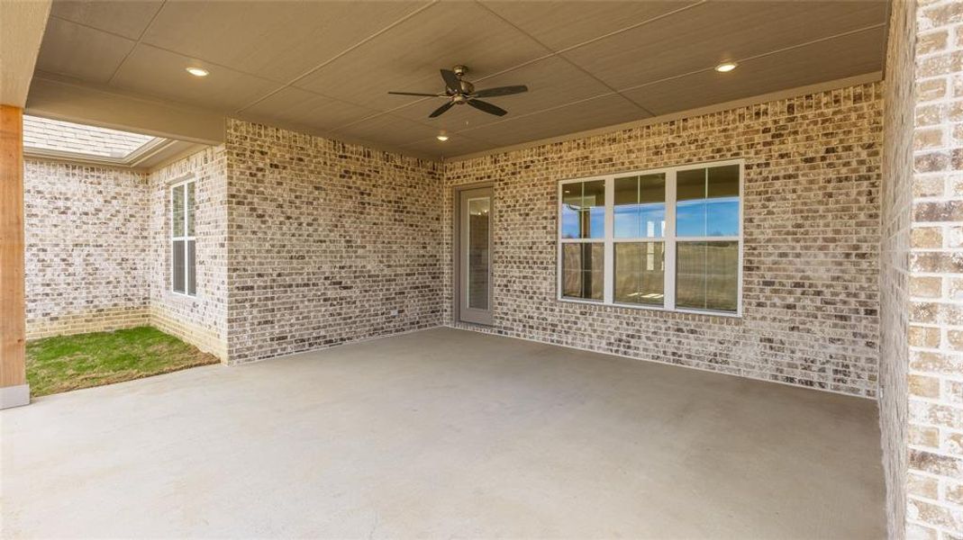 Exterior details and patio area of a home in , Lone Oak (Image 4).