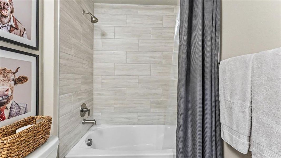 Close-up of interior finishes inside a home in Lake Juliana Estates, Auburndale (Image 22).
