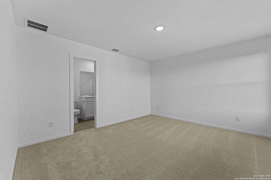 Spacious, unfurnished interior of a new home in , New Braunfels (Image 10).