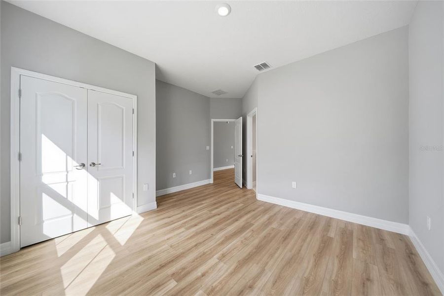 Spacious, unfurnished interior of a new home in , Homosassa (Image 15).