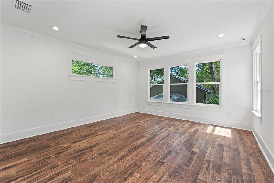 Spacious, unfurnished interior of a new home in , Tampa (Image 34).