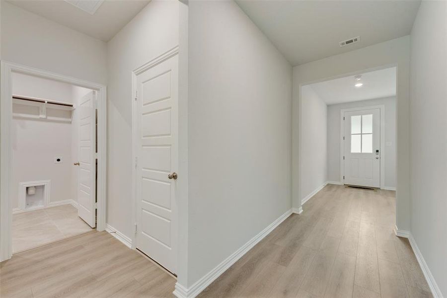 Spacious, unfurnished interior of a new home in Creekside of Crowley, Crowley (Image 13).