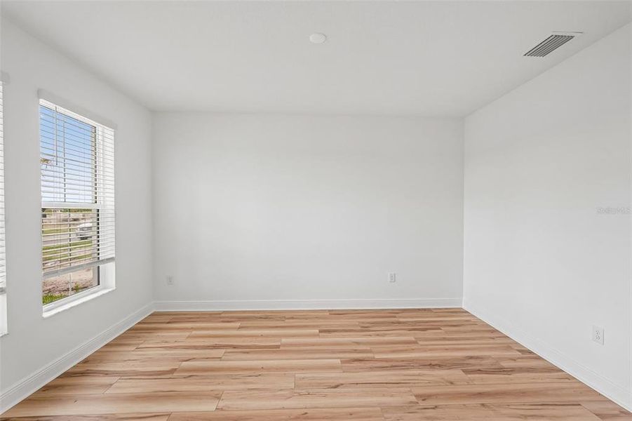 Spacious, unfurnished interior of a new home in Hawkstone, Sarasota (Image 16).