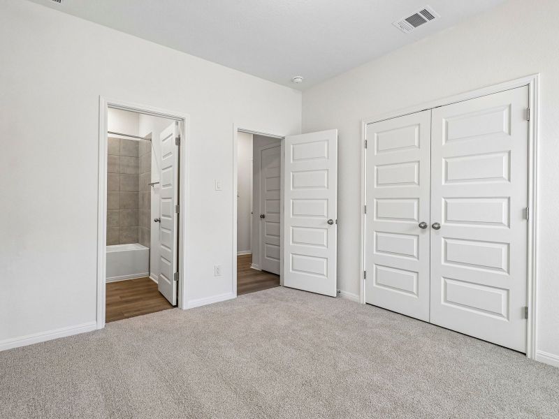 Spacious, unfurnished interior of a new home in Colony at Cole Springs - Boulevard Collection, Buda (Image 11).