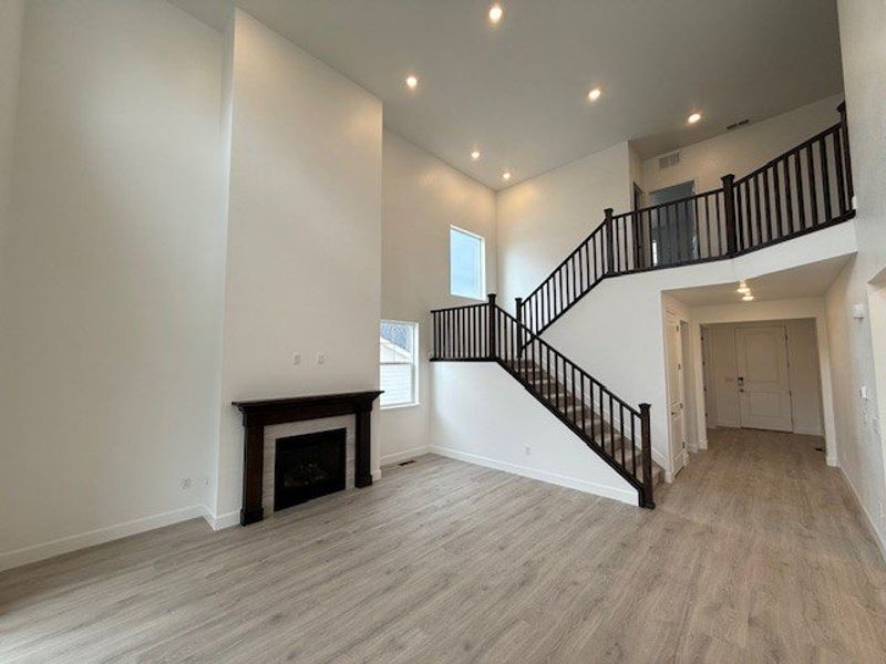 Spacious, unfurnished interior of a new home in Macanta, Castle Rock (Image 21).