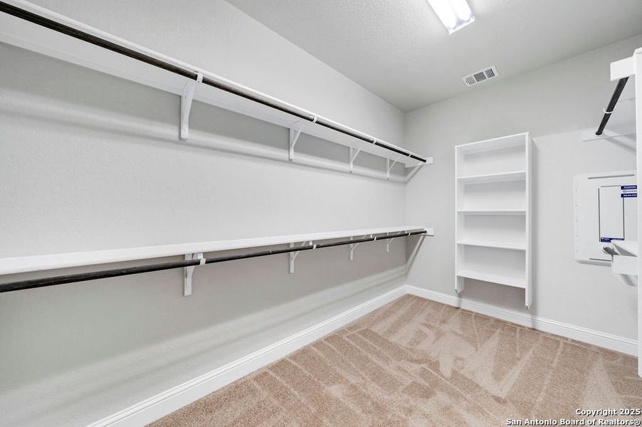 Spacious, unfurnished interior of a new home in Annabelle Ranch, San Antonio (Image 21).