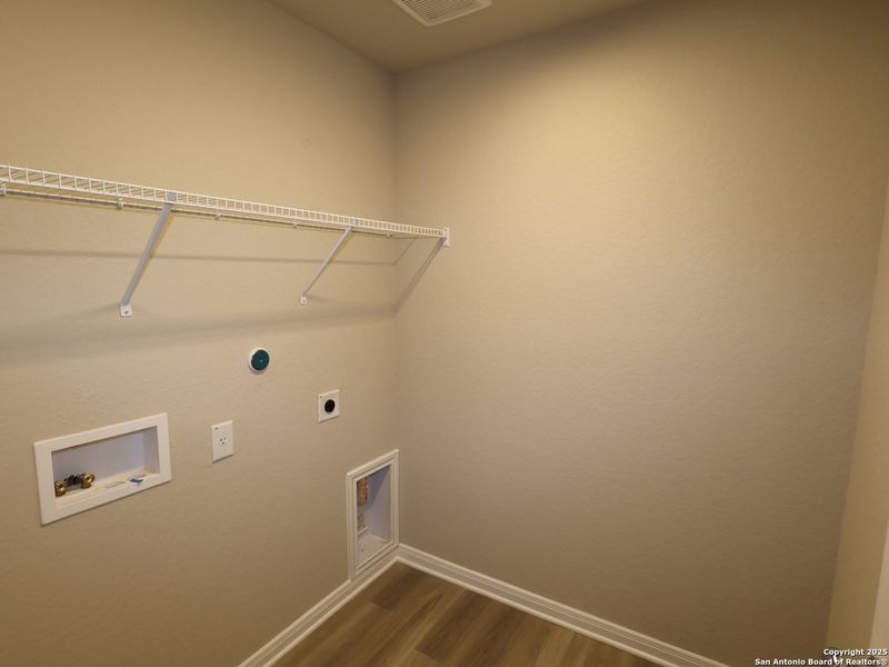 Spacious, unfurnished interior of a new home in Agave, San Antonio (Image 36). Spacious, unfurnished interior of a new home in Agave, San Antonio (Image 36).