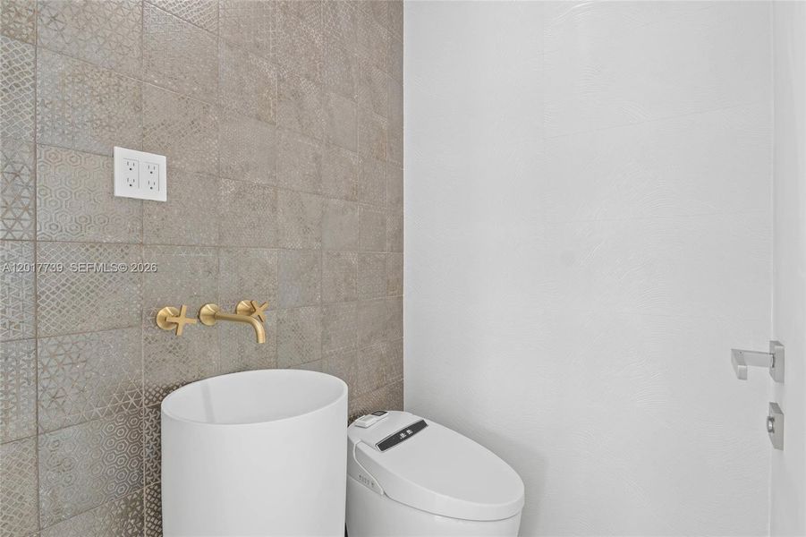 Image 47 of a home in .
