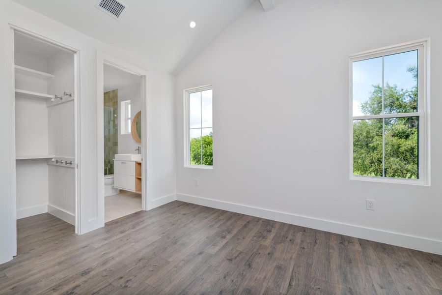 Spacious, unfurnished interior of a new home in , Austin (Image 21).