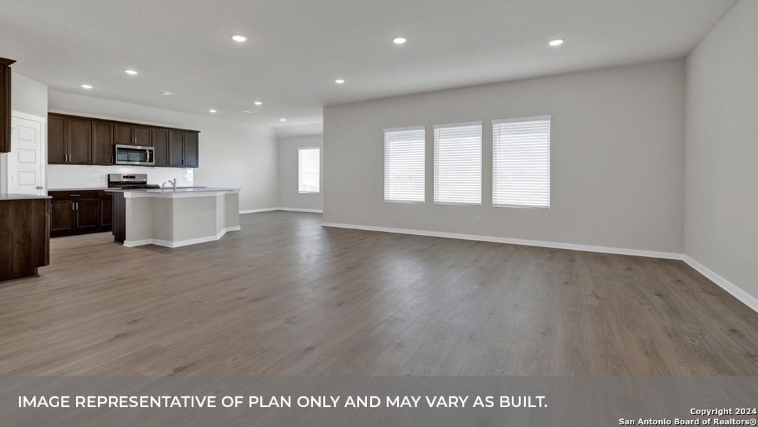 Spacious, unfurnished interior of a new home in Sonoma Oaks, Fredericksburg (Image 15).