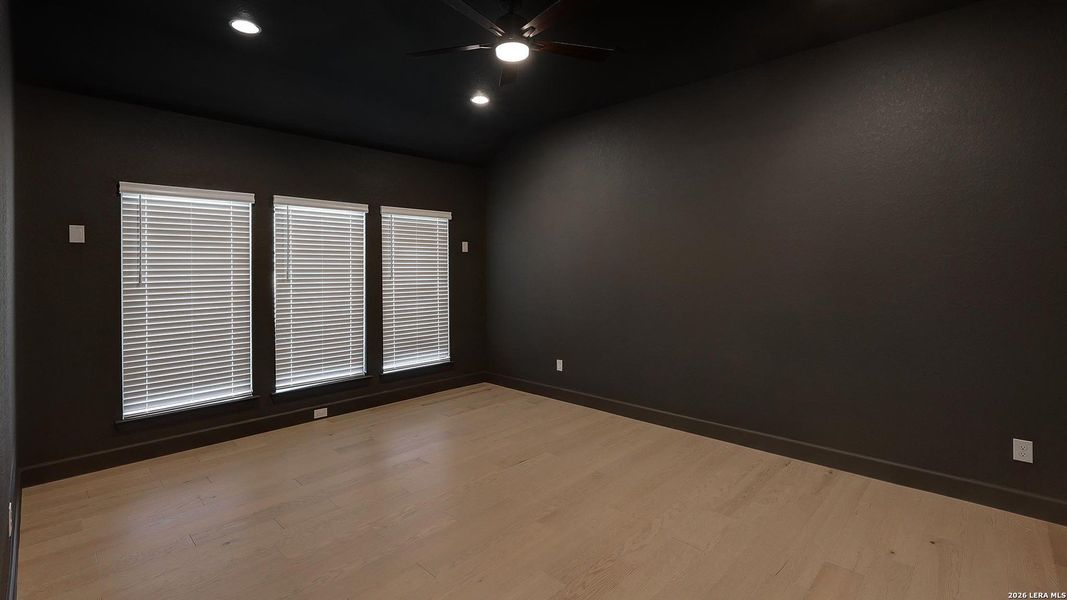 Spacious, unfurnished interior of a new home in George's Ranch, Boerne (Image 25).