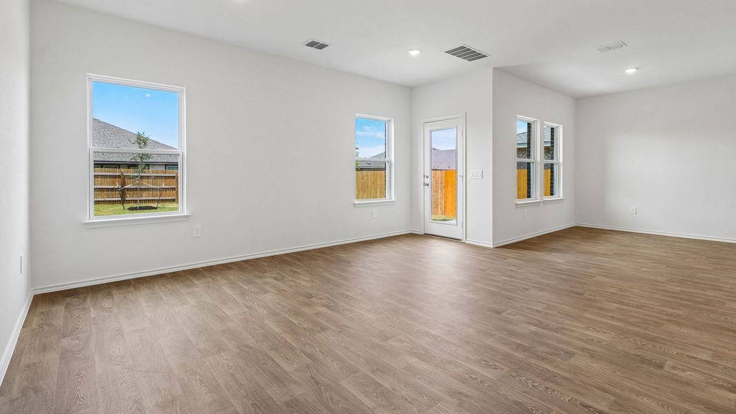 Spacious, unfurnished interior of a new home in Palomino, Manor (Image 14).