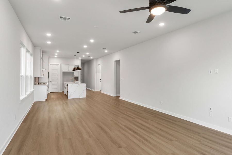 Spacious, unfurnished interior of a new home in Lariat, Liberty Hill (Image 21).