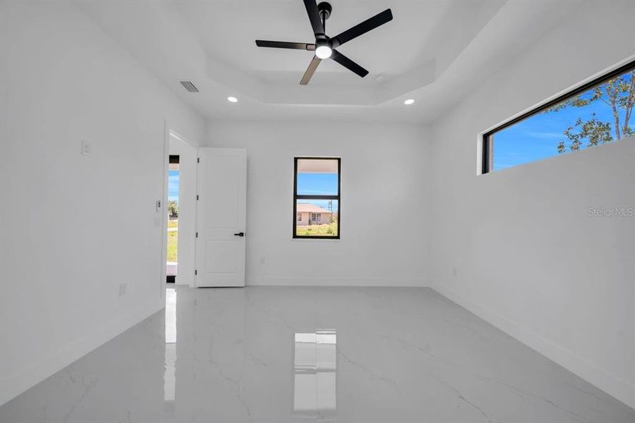 Spacious, unfurnished interior of a new home in , Lehigh Acres (Image 30).