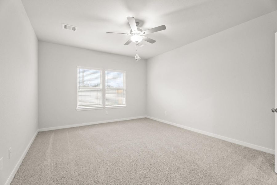 Spacious, unfurnished interior of a new home in Trails at Woodhaven, La Marque (Image 16).