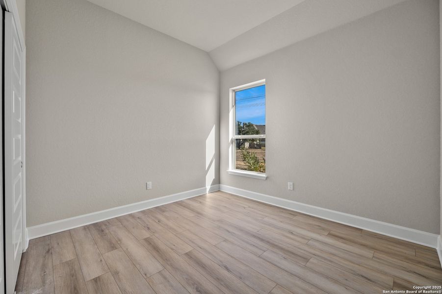 Spacious, unfurnished interior of a new home in Ventana, Bulverde (Image 13).