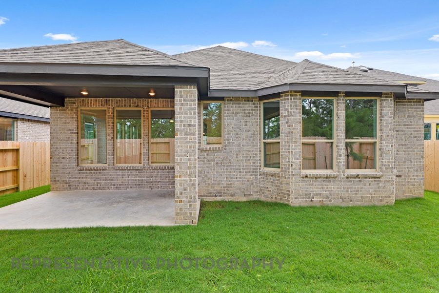 Front exterior of a new home in Evergreen, Conroe, TX, highlighting curb appeal (Image 2). Front exterior of a new home in Evergreen, Conroe, TX, highlighting curb appeal (Image 2).