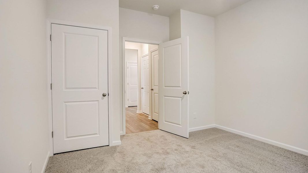 Spacious, unfurnished interior of a new home in Rydele Heights, Asheville (Image 16).