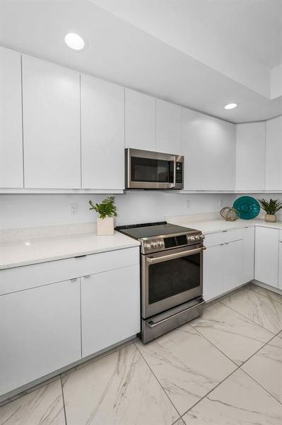 Furnished interior view inside a new home in , Clearwater Beach (Image 6).