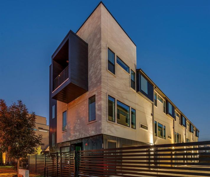 Condo located in Dallas, TX showcasing its design and architecture (Image 3).