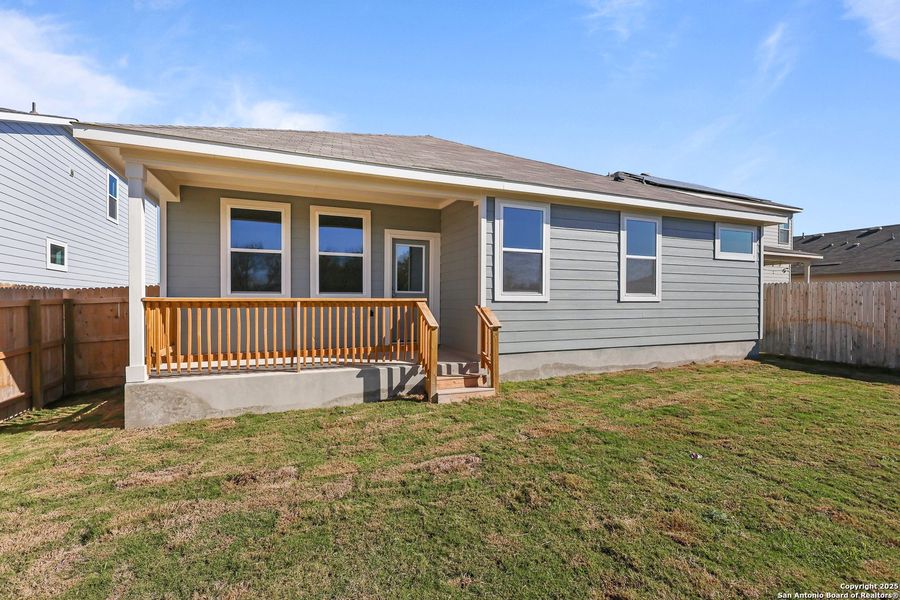 Exterior details and patio area of a home in Cinco Lakes, San Antonio (Image 22).