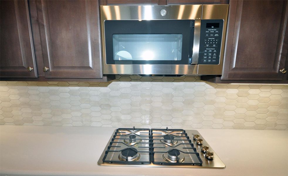 Gas cooktop with microwave above.
